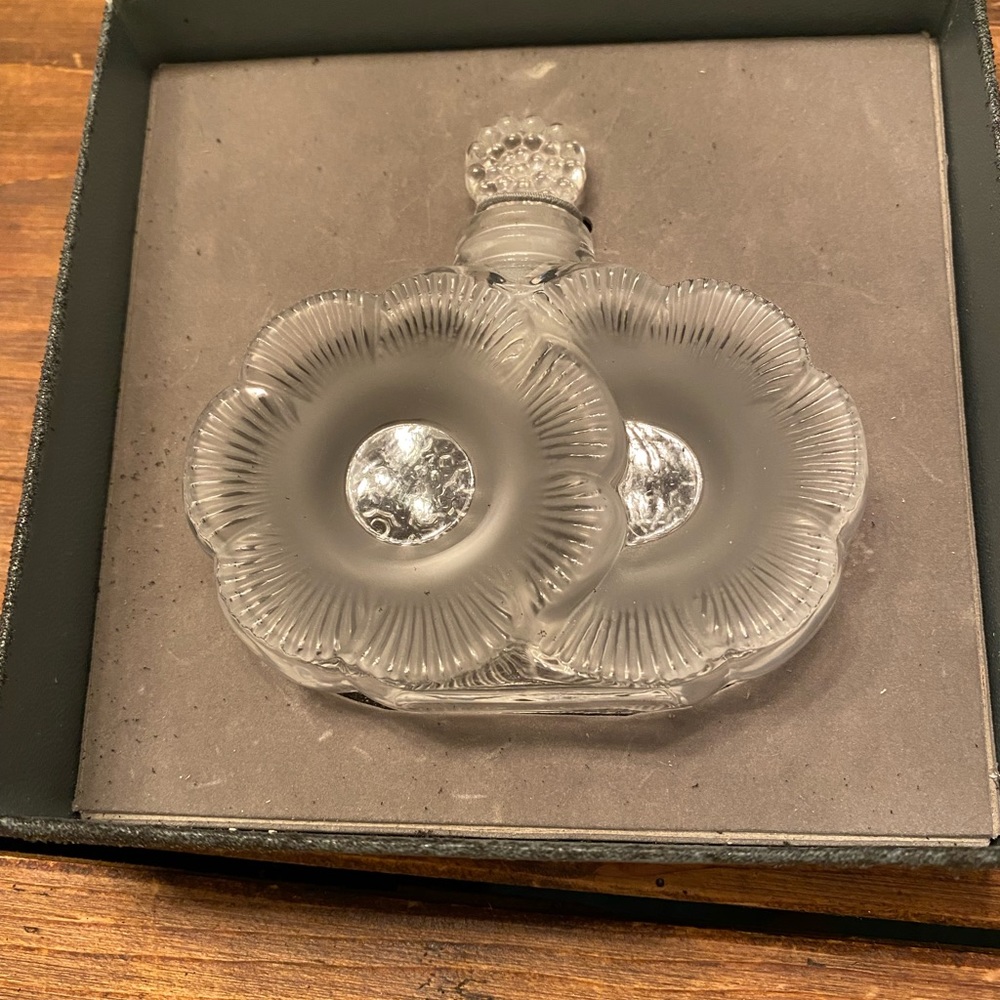LALIQUE TWO FLOWERS PERFUME BOTTLE - ORIGINALLY $425